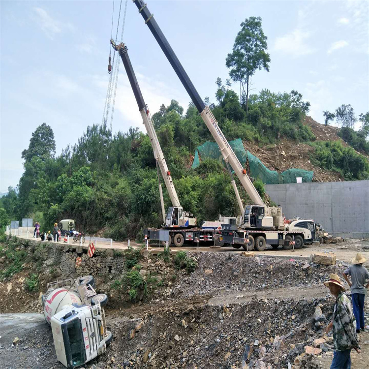 莆田汽车掉沟里叫吊车救援要多少钱